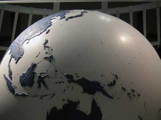 展示会で見かけた巨大地球儀写真